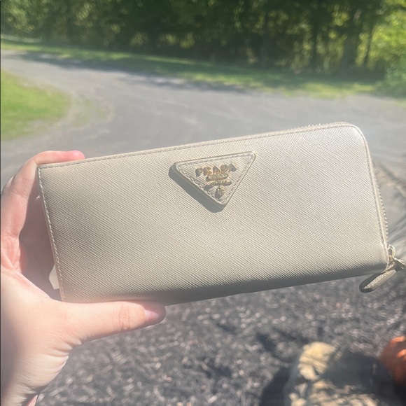 Prada Milano Beige Saffiano Triangle Leather Wallet w/ COA - Picture 1 of 12